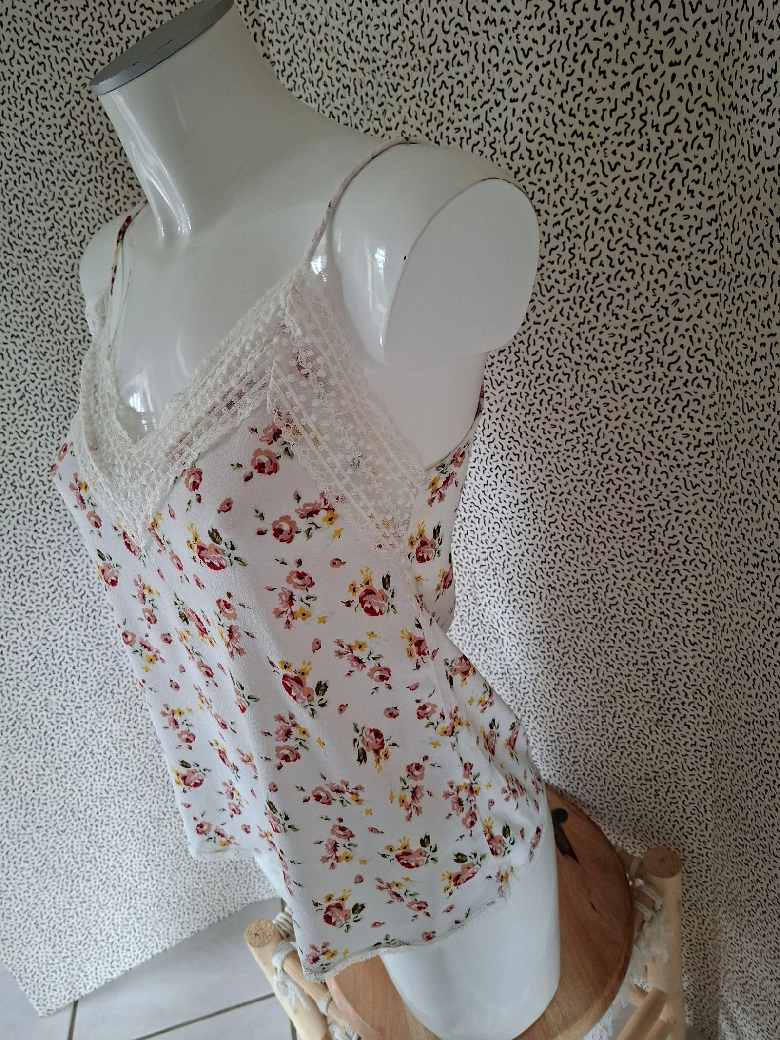 Débardeur caraco Stradivarius XS blanc fleuri dentelle fines bretelles bohème romantique – photo 2